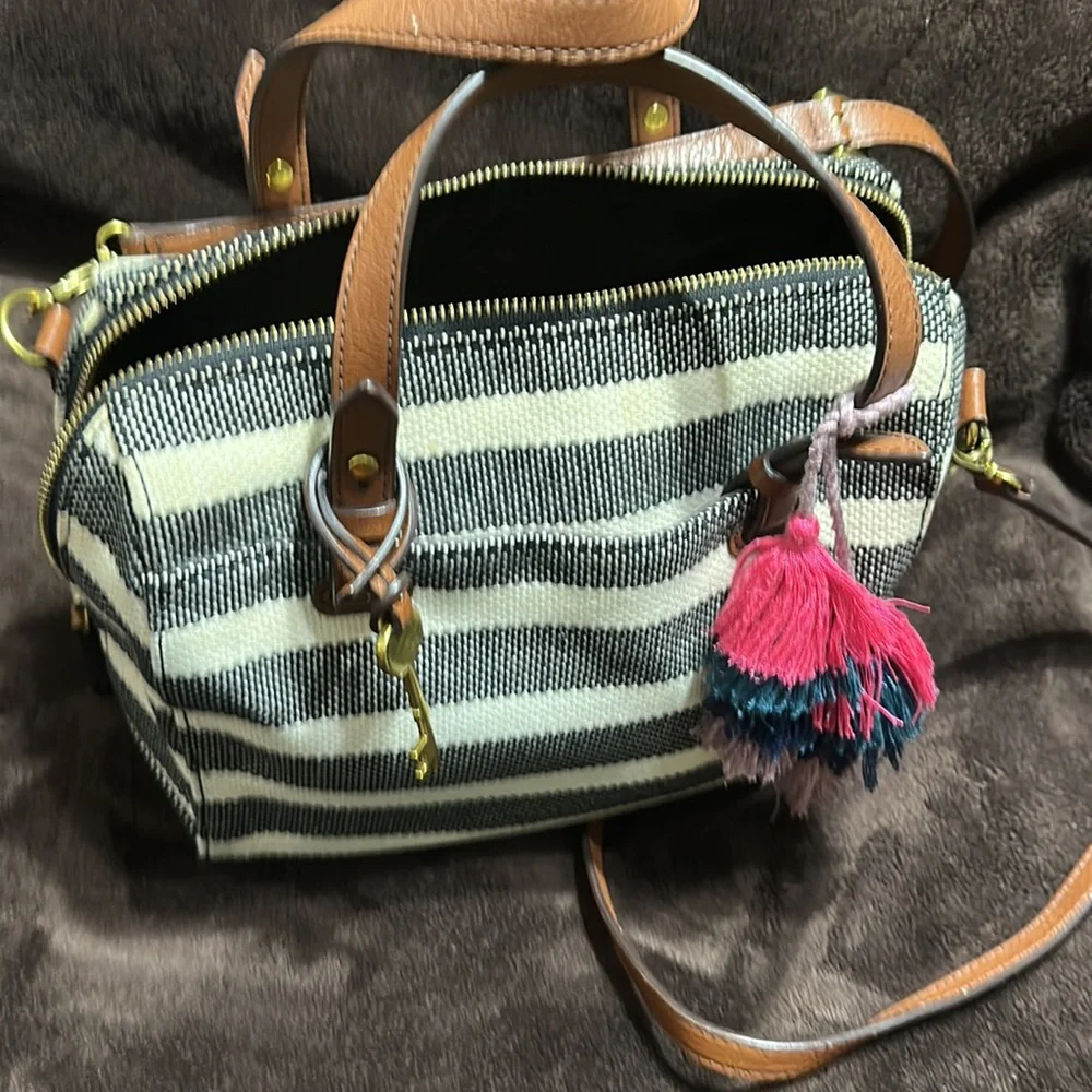 Fossil black stripe satchel/ crossbody. 10” L x 5” W x 8” H - Picture 7 of 10